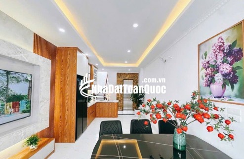 Bán nhà Trương Định 5 Tầng Thang Máy Mới Kính Koong 42m Nhỉnh 8 Tỷ